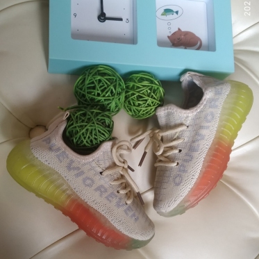 Кроссовки (yeezy boost) бежавые